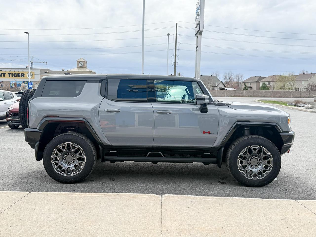 2025 GMC HUMMER EV SUV 3X FULLY ELECTRIC WITH REMOTE START/ENTRY, HEATED SEATS, HEATED STEERING WHEEL, VENTILATED SEATS, INFINITY ROOF, SUPER CRUISE, HITCH GUIDANCE, HD SURROUND VISION Photo