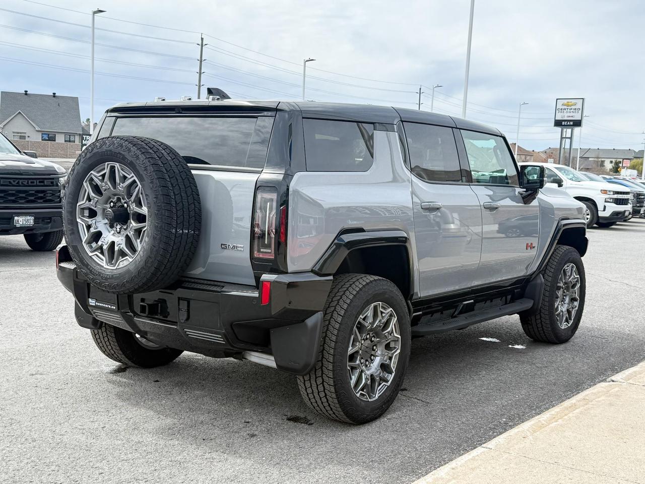 2025 GMC HUMMER EV SUV 3X FULLY ELECTRIC WITH REMOTE START/ENTRY, HEATED SEATS, HEATED STEERING WHEEL, VENTILATED SEATS, INFINITY ROOF, SUPER CRUISE, HITCH GUIDANCE, HD SURROUND VISION Photo