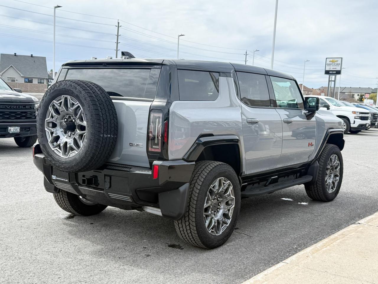 2025 GMC HUMMER EV SUV 3X FULLY ELECTRIC WITH REMOTE START/ENTRY, HEATED SEATS, HEATED STEERING WHEEL, VENTILATED SEATS, INFINITY ROOF, SUPER CRUISE, HITCH GUIDANCE, HD SURROUND VISION Photo