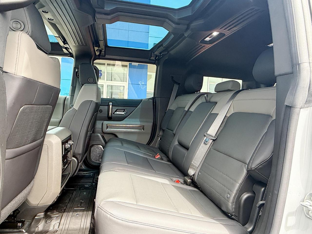 2025 GMC HUMMER EV SUV 3X FULLY ELECTRIC WITH REMOTE START/ENTRY, HEATED SEATS, HEATED STEERING WHEEL, VENTILATED SEATS, INFINITY ROOF, SUPER CRUISE, HITCH GUIDANCE, HD SURROUND VISION Photo