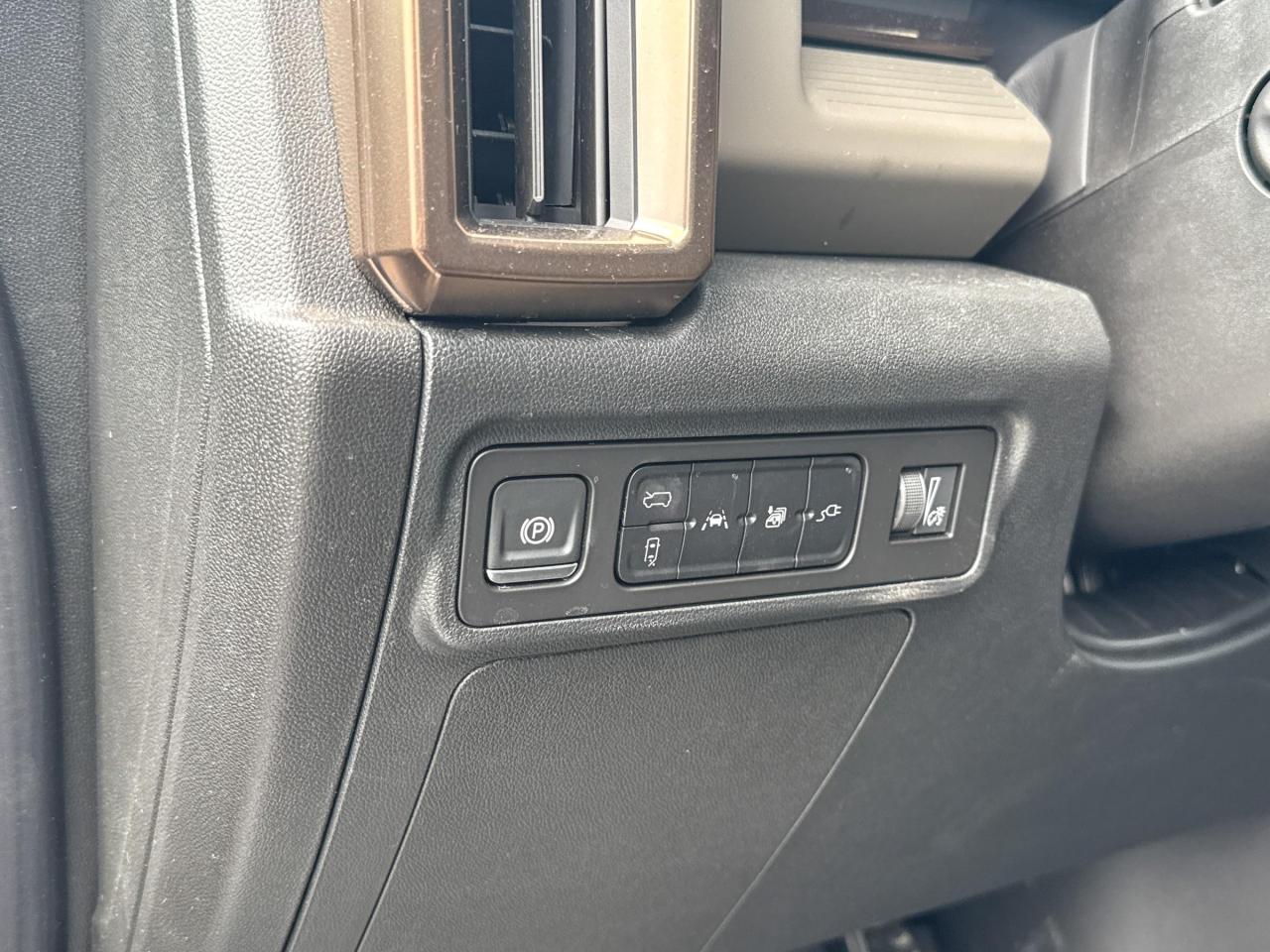 2025 GMC HUMMER EV SUV 3X FULLY ELECTRIC WITH REMOTE START/ENTRY, HEATED SEATS, HEATED STEERING WHEEL, VENTILATED SEATS, INFINITY ROOF, SUPER CRUISE, HITCH GUIDANCE, HD SURROUND VISION Photo