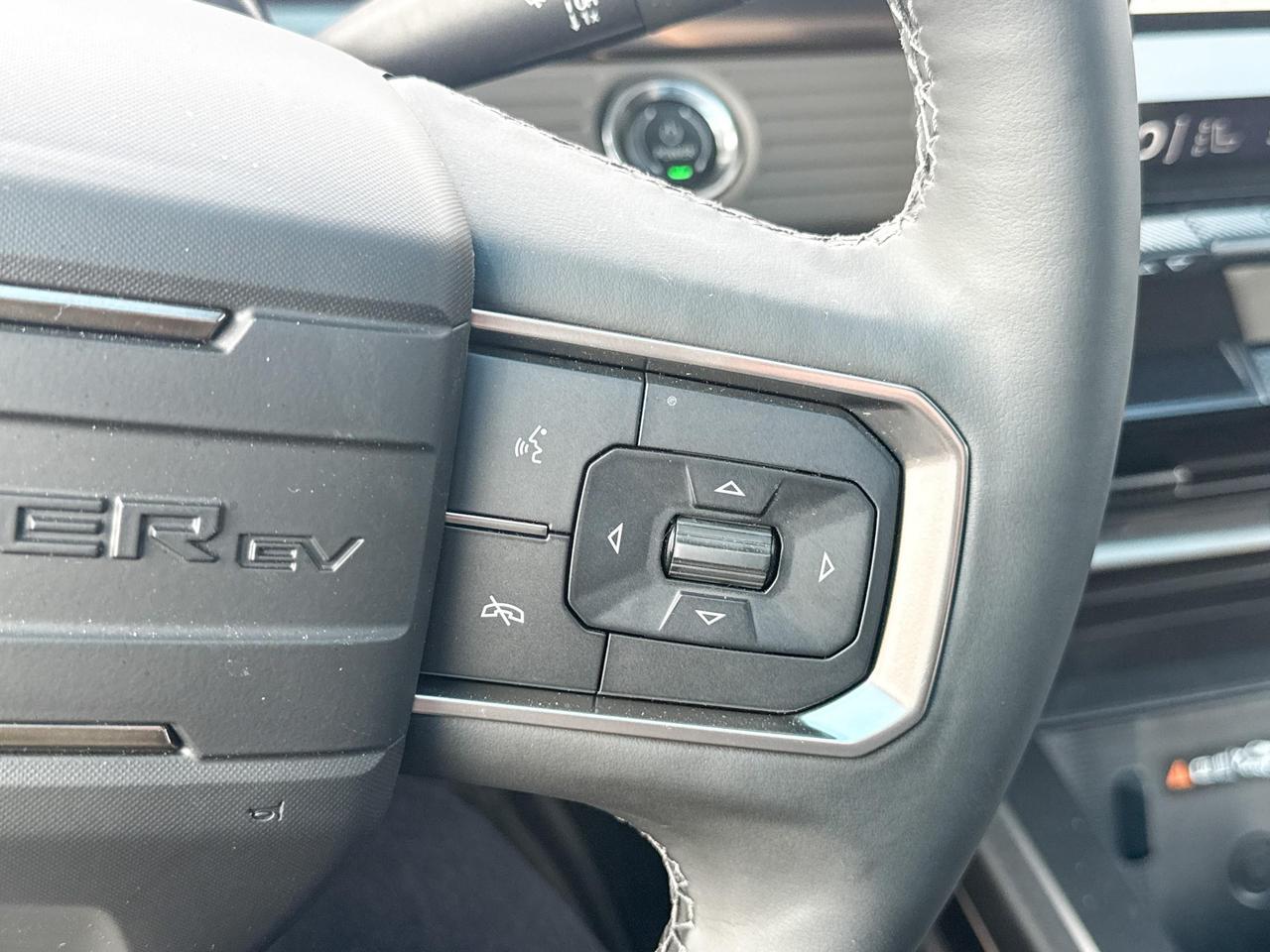 2025 GMC HUMMER EV SUV 3X FULLY ELECTRIC WITH REMOTE START/ENTRY, HEATED SEATS, HEATED STEERING WHEEL, VENTILATED SEATS, INFINITY ROOF, SUPER CRUISE, HITCH GUIDANCE, HD SURROUND VISION Photo