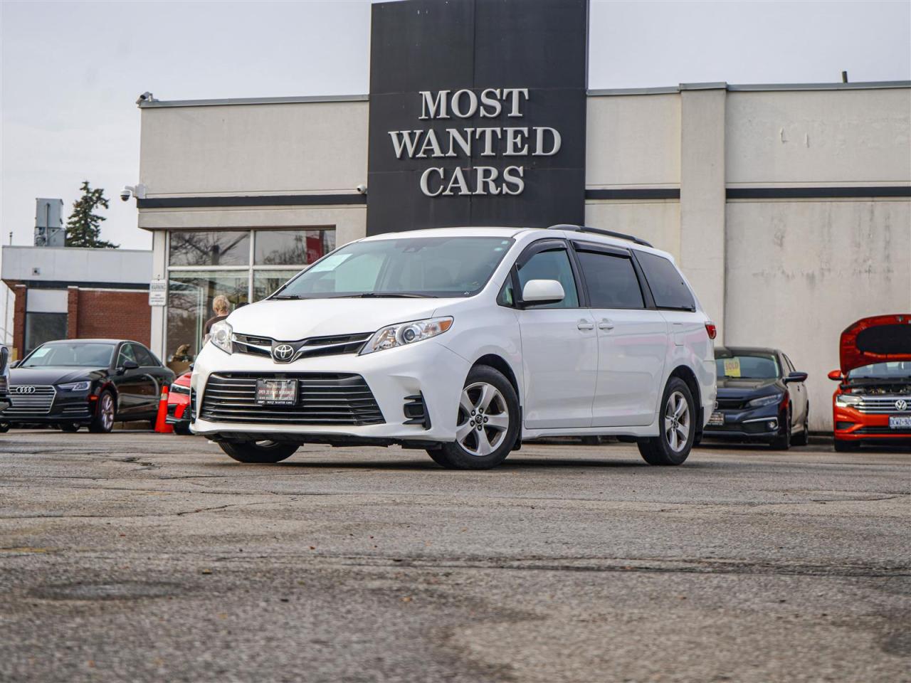 Used 2018 Toyota Sienna LE | CUSTOM LEATHER SEATS | ALLOYS | HEATED SEATS for sale in Kitchener, ON