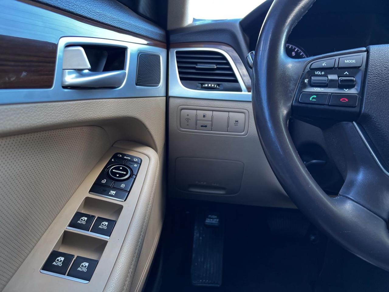 2015 Hyundai Genesis 3.8L - Photo #17