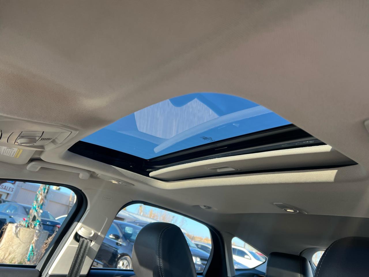 2012 Ford Focus Titanium Leather Sun Roof Heated Seats+ - Photo #12