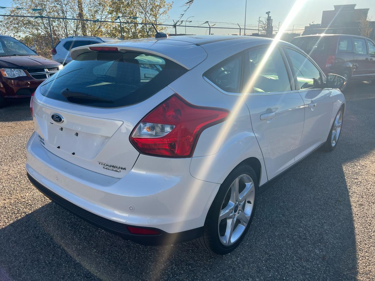 2012 Ford Focus Titanium Leather Sun Roof Heated Seats+ - Photo #6