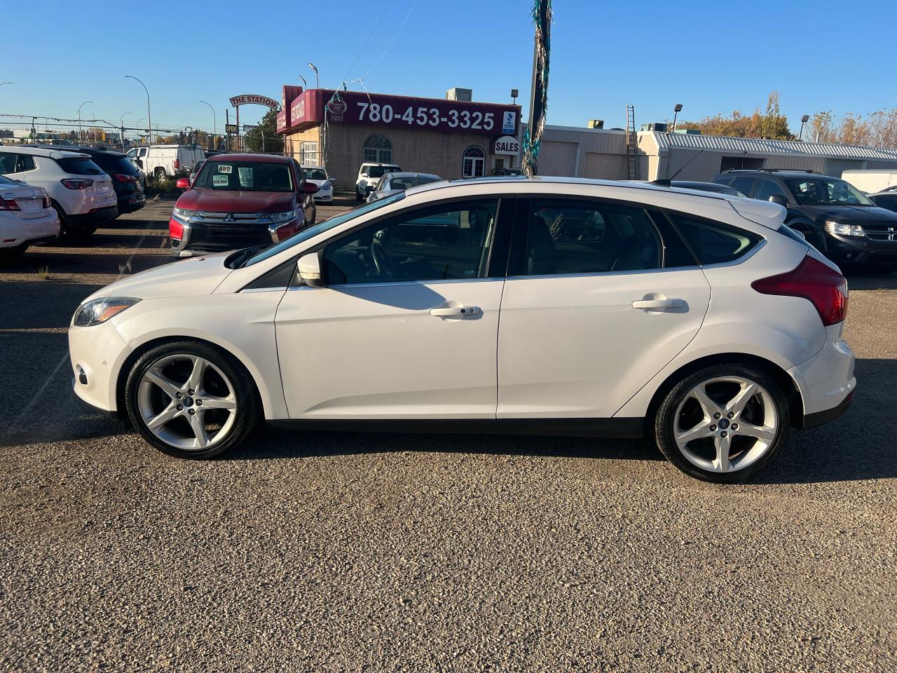 2012 Ford Focus Titanium Leather Sun Roof Heated Seats+ - Photo #2