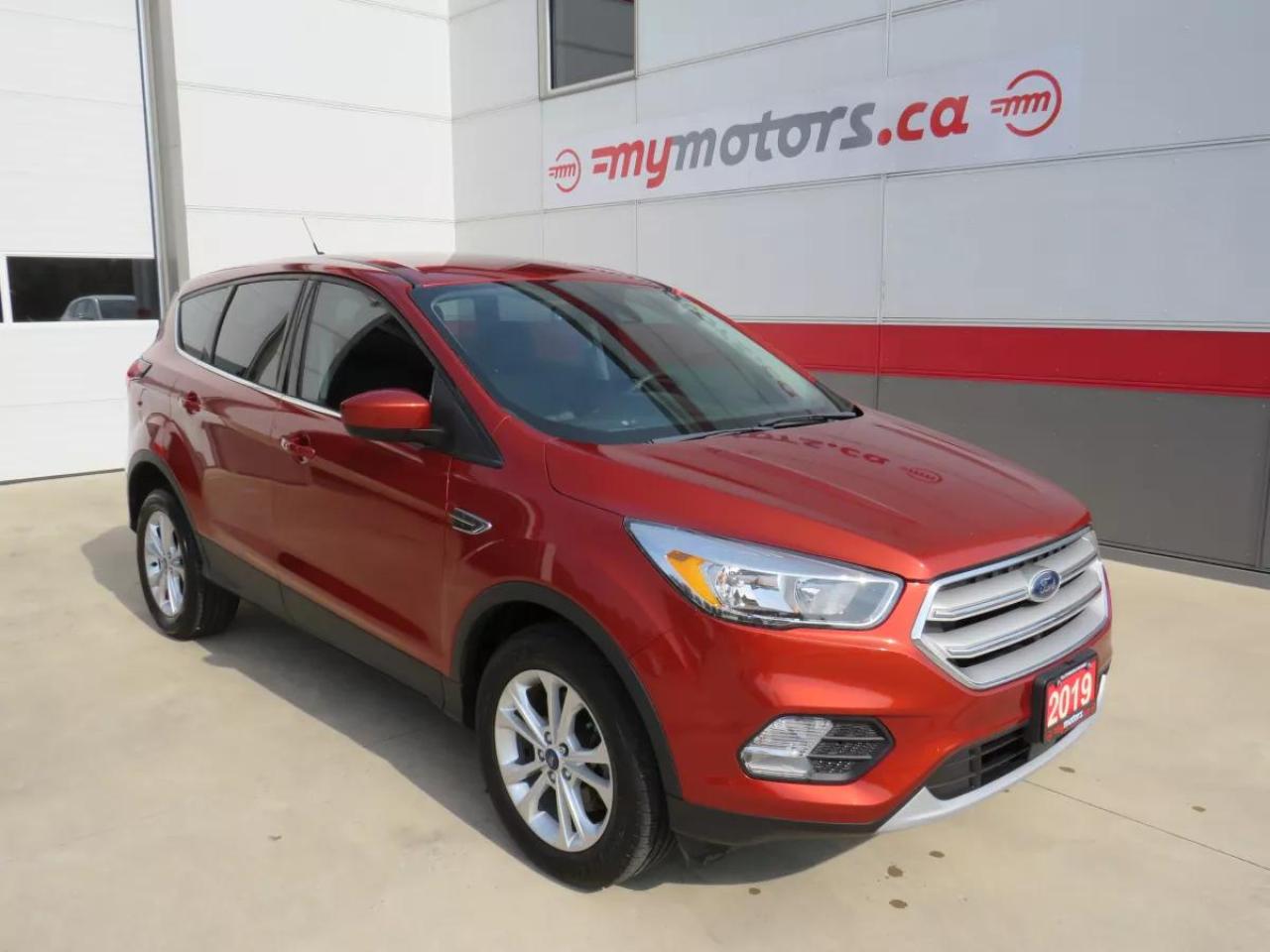 Used 2019 Ford Escape SE (**4WD**ALLOY RIMS**CUSTOM FIT TUXEDO FLOOR MATTS**FOG LIGHTS**POWER DRIVER SEATS**HEATED SEATS**DIGITAL TOUCHSCREEN**CRUISE CONTROL**BLUETOOTH**PUSH BUTTON START**REVERSE CAMERA**DUAL CLIMATE CONTROL**) for sale in Tillsonburg, ON