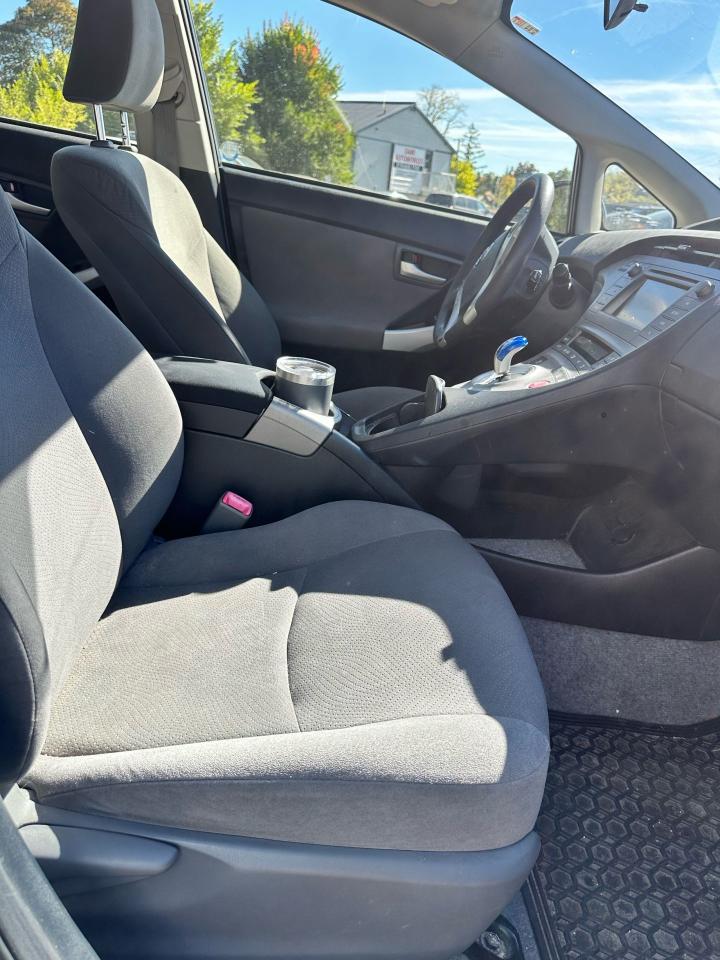 2013 Toyota Prius  - Photo #5