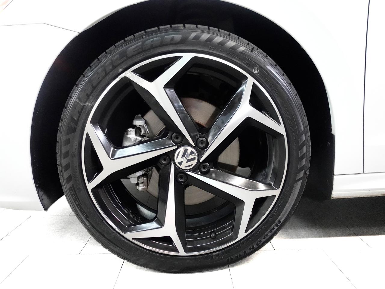 2020 Volkswagen Passat EXECLINE | R-LINE | Nav | Leather | Sunroof | BSM