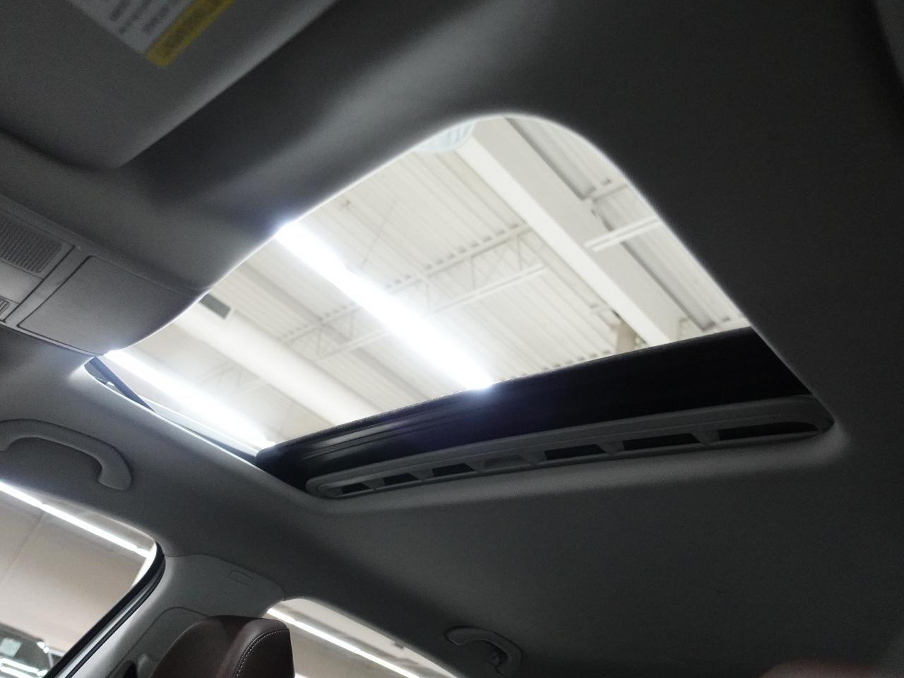 2020 Volkswagen Passat EXECLINE | R-LINE | Nav | Leather | Sunroof | BSM