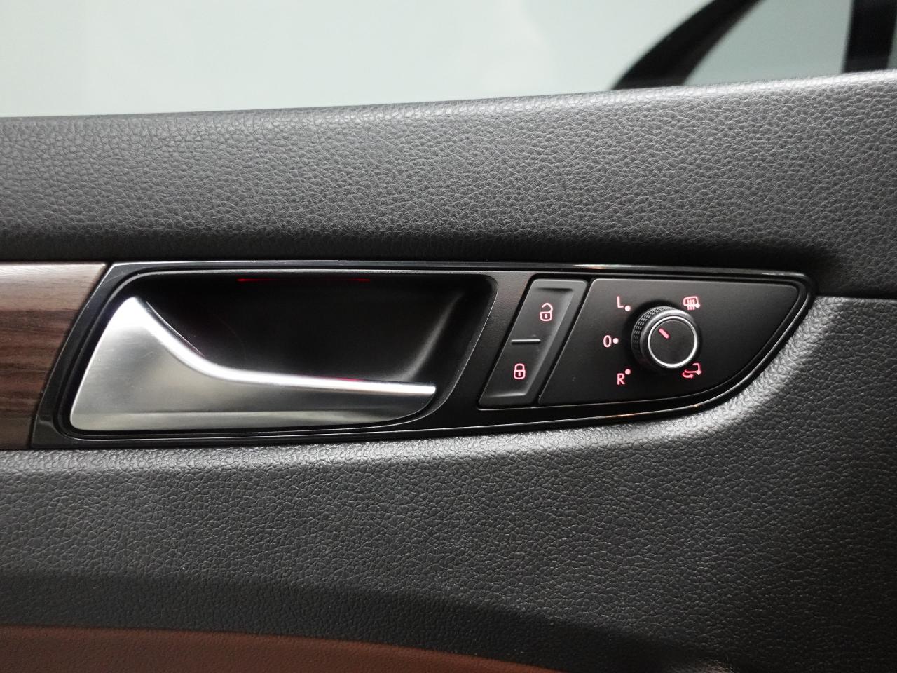 2020 Volkswagen Passat EXECLINE | R-LINE | Nav | Leather | Sunroof | BSM