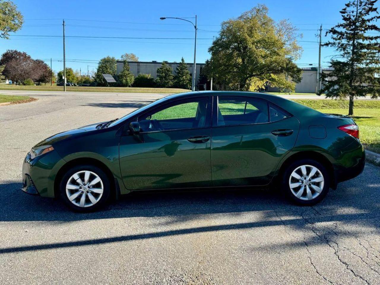2016 Toyota Corolla 4dr Sdn CVT LE Photo4