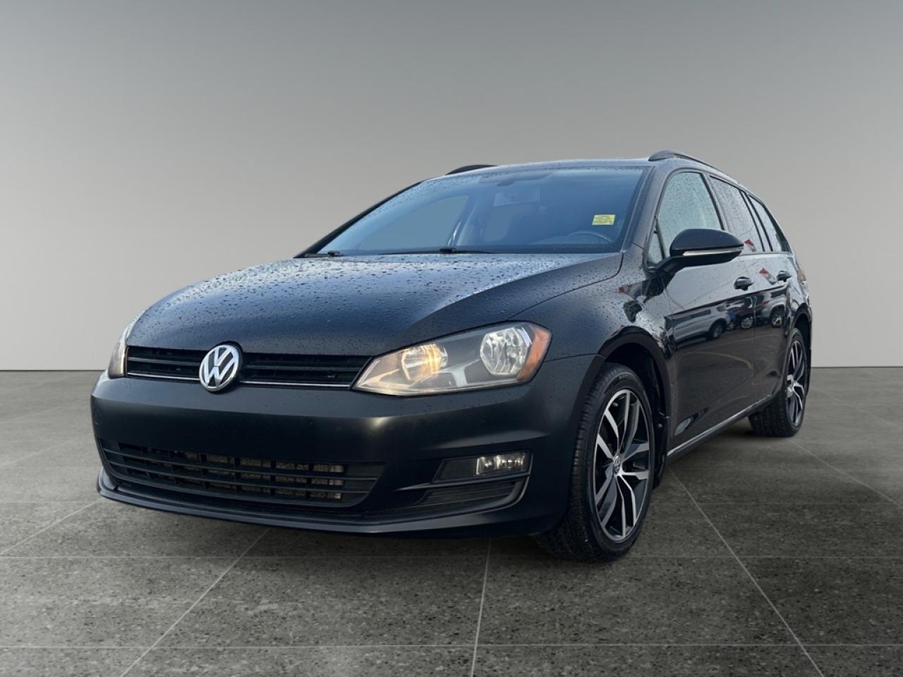 Used 2017 Volkswagen Golf Sportwagen 1.8 TSI Highline - Navigation for sale in Saskatoon, SK