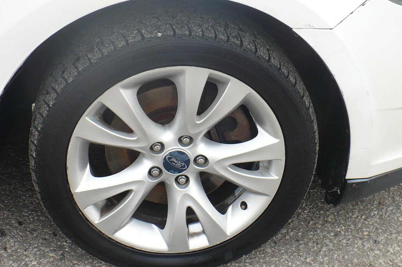 2010 Ford Taurus 4DR SDN SEL FWD Photo