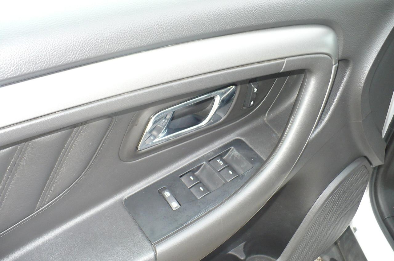 2010 Ford Taurus 4DR SDN SEL FWD Photo
