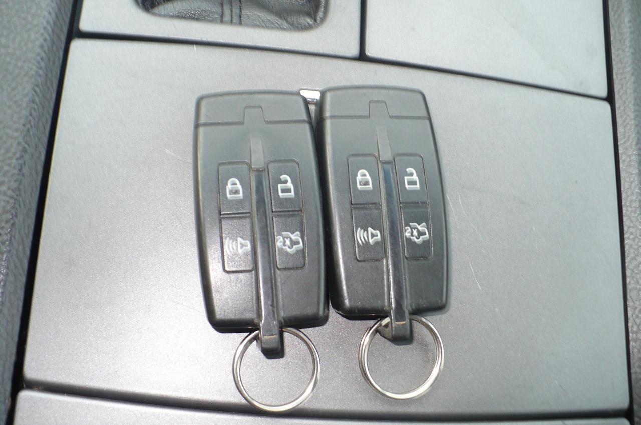 2010 Ford Taurus 4DR SDN SEL FWD Photo