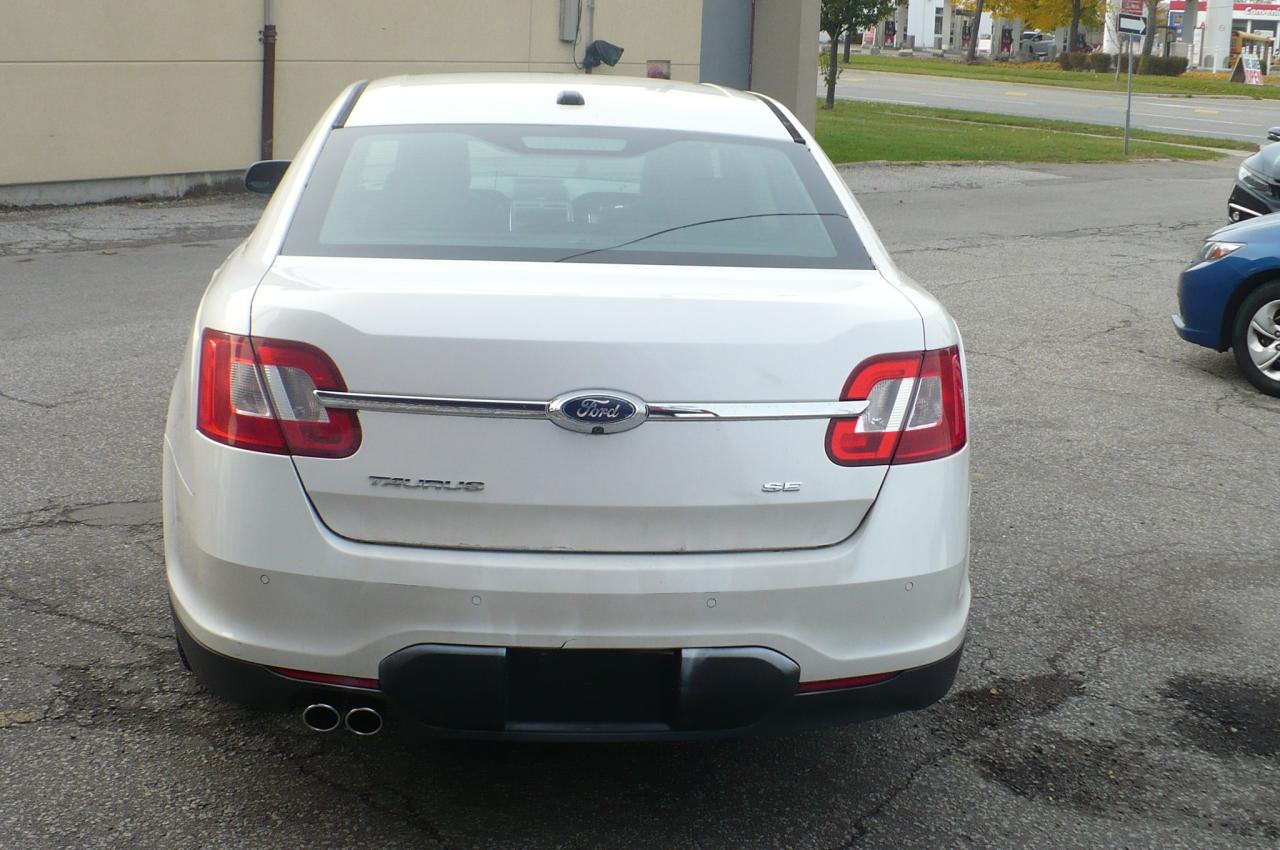 2010 Ford Taurus 4DR SDN SEL FWD Photo3