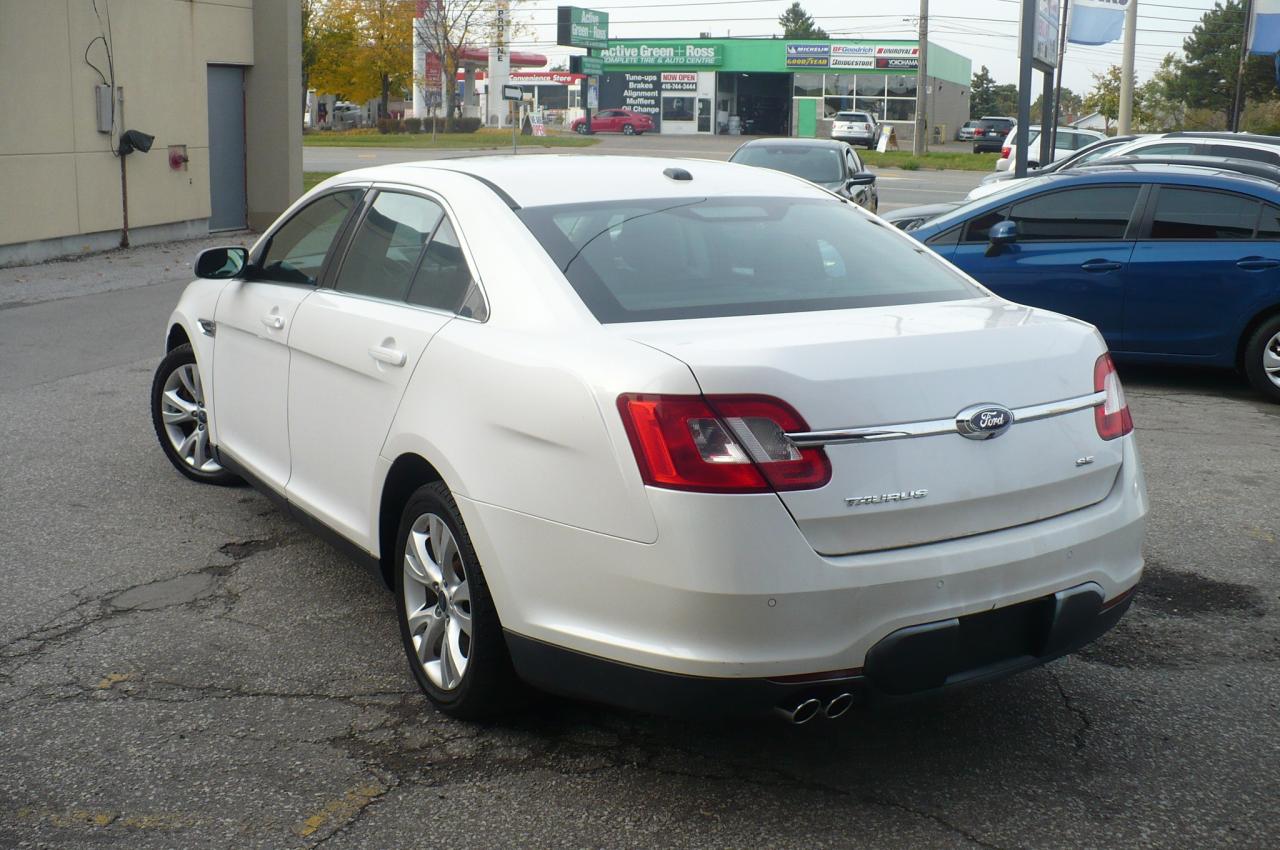 2010 Ford Taurus 4DR SDN SEL FWD Photo4