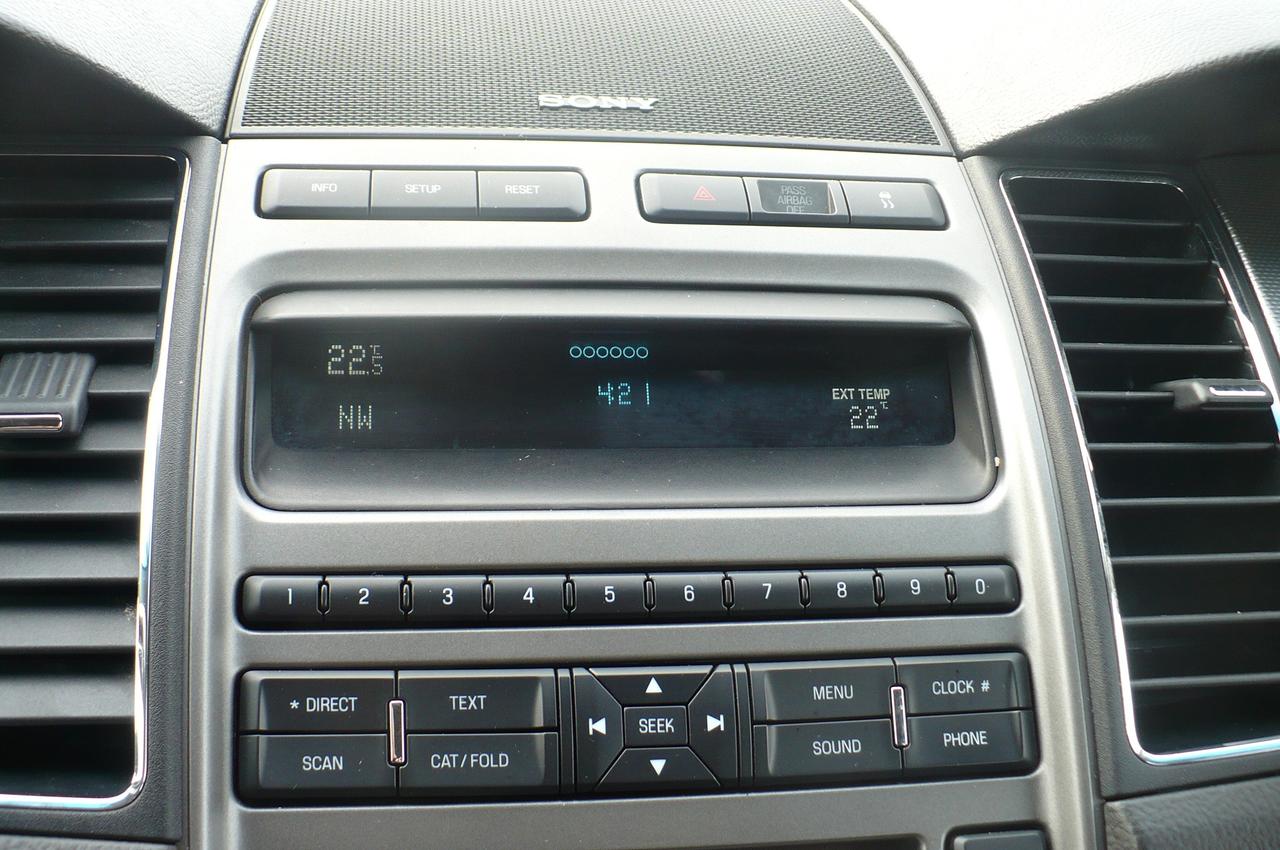 2010 Ford Taurus 4DR SDN SEL FWD Photo