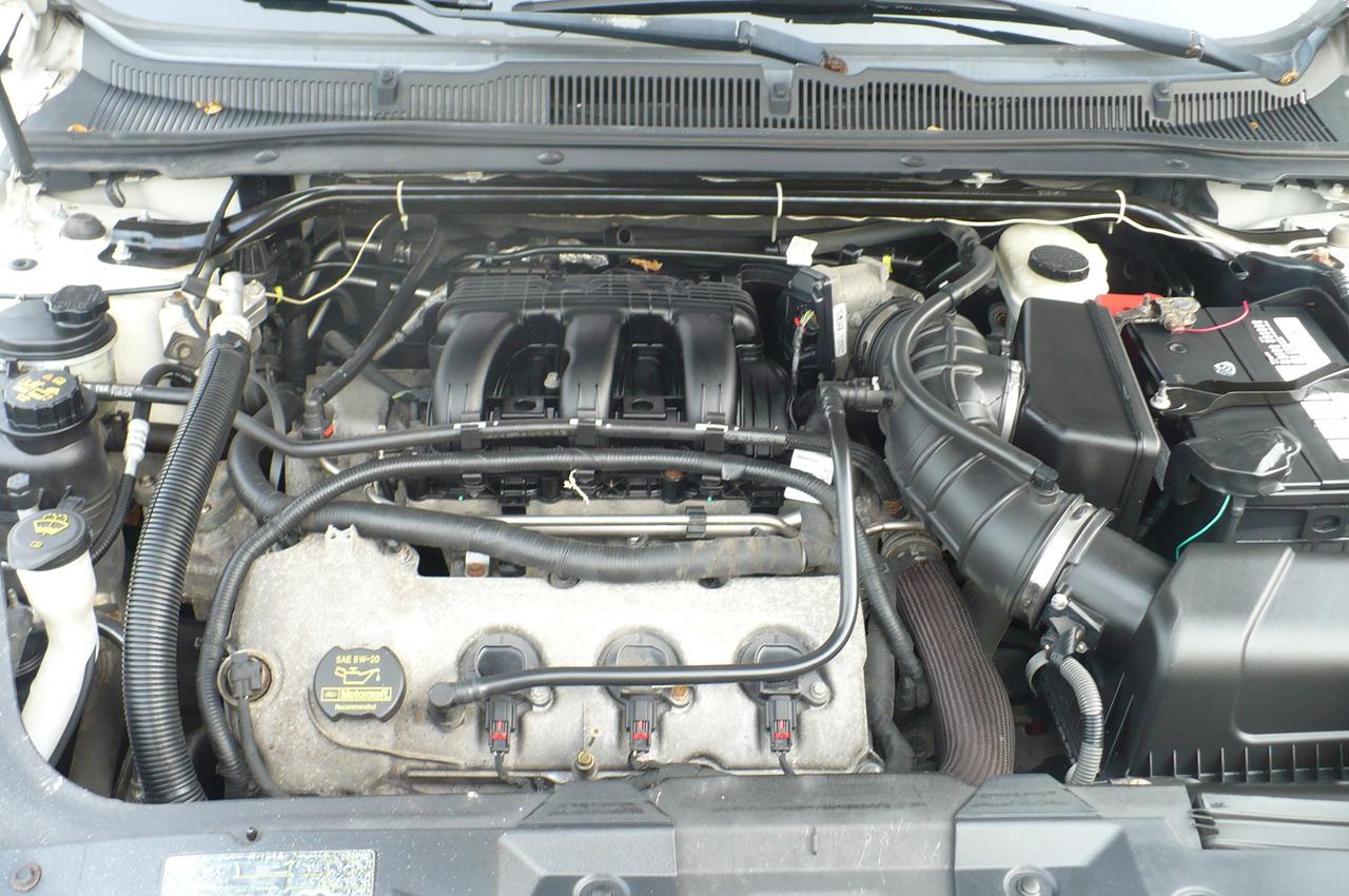 2010 Ford Taurus 4DR SDN SEL FWD Photo