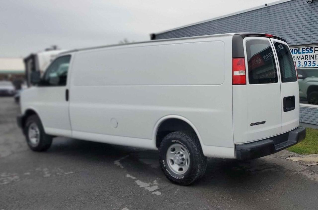 2018 Chevrolet Express Cargo Van RWD 2500 155" Photo2