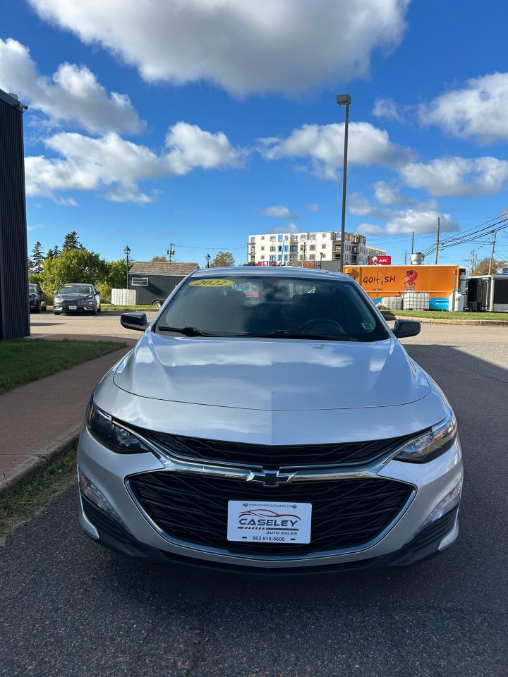 2022 Chevrolet Malibu LT - Photo #2