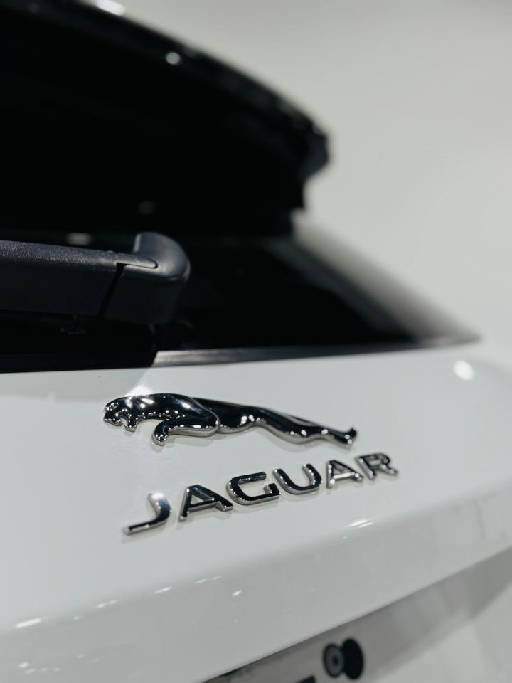 2018 Jaguar F-PACE 25t Premium - Photo #8