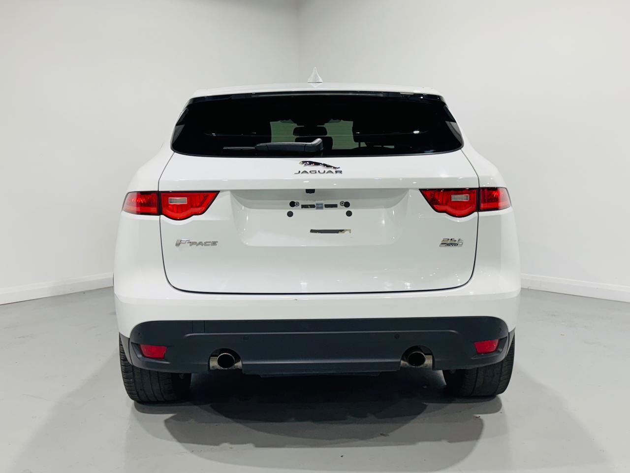 2018 Jaguar F-PACE 25t Premium - Photo #6