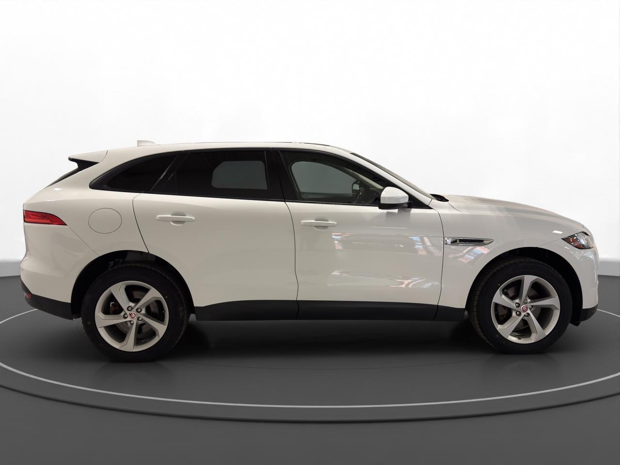 2018 Jaguar F-PACE 25t Premium - Photo #4