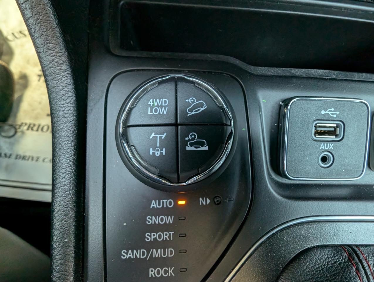 2019 Jeep Cherokee Trailhawk | Command Start | Leather | Htd Steering - Photo #13