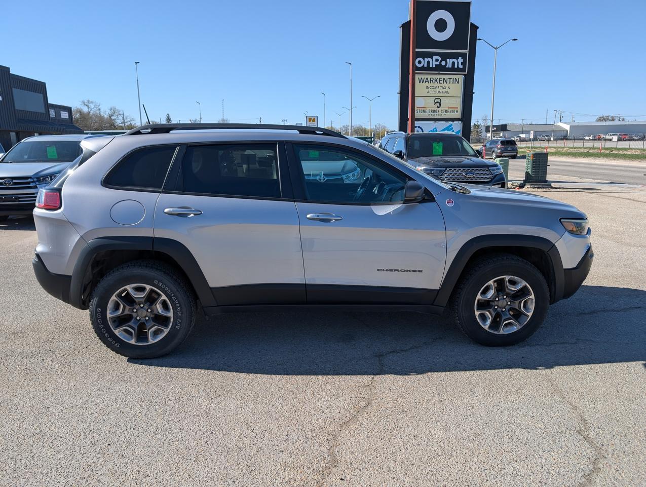 2019 Jeep Cherokee Trailhawk | Command Start | Leather | Htd Steering - Photo #3