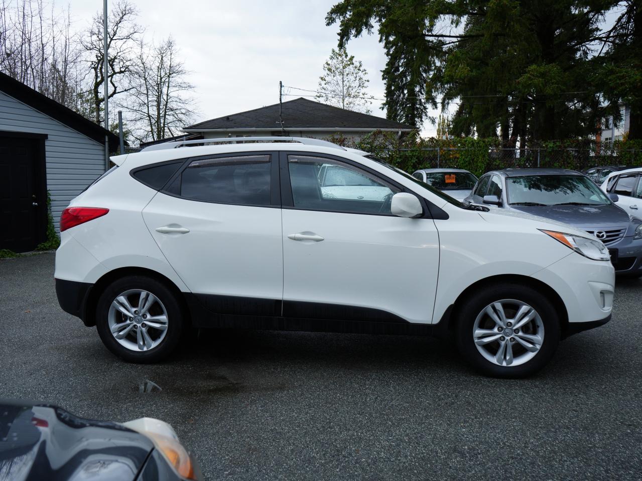 2013 Hyundai Tucson AWD 4dr I4 Auto FINANCING AVAILABLE Photo3