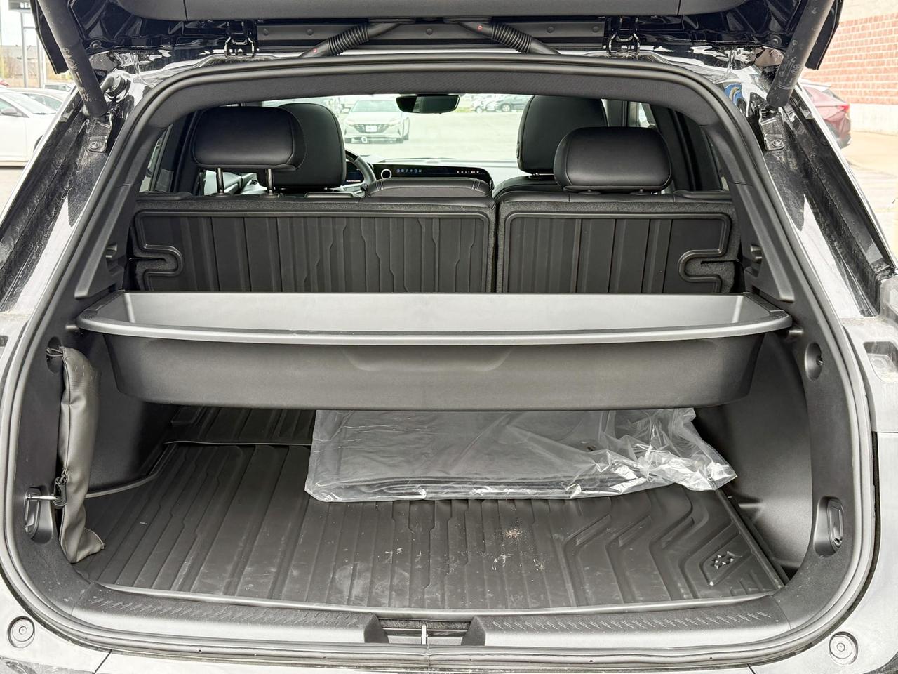 2025 Chevrolet Equinox EV RS FULLY ELECTRIC WITH REMOTE START/ENTRY, SUNROOF, HEATED SEATS, HEATED STEERING WHEEL, VENTILATED SEATS, POWER LIFTGATE, HD SURROUND VISION Photo4