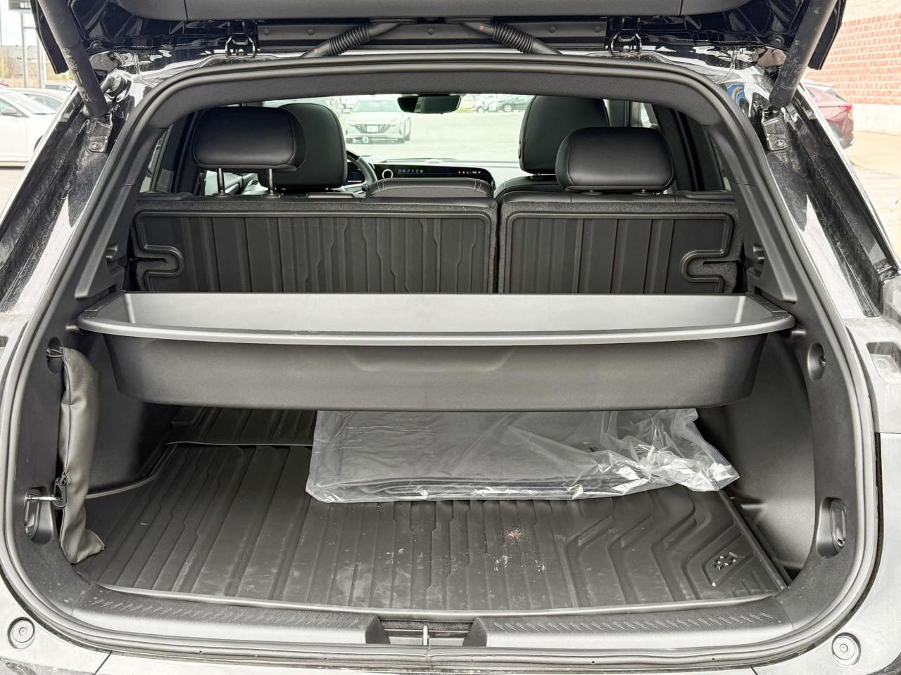 2025 Chevrolet Equinox EV RS FULLY ELECTRIC WITH REMOTE START/ENTRY, SUNROOF, HEATED SEATS, HEATED STEERING WHEEL, VENTILATED SEATS, POWER LIFTGATE, HD SURROUND VISION Photo4