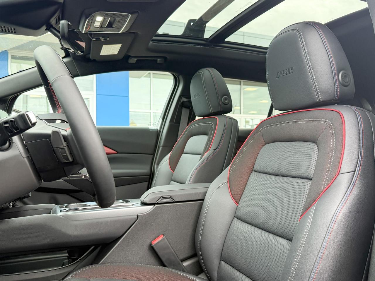 2025 Chevrolet Equinox EV RS FULLY ELECTRIC WITH REMOTE START/ENTRY, SUNROOF, HEATED SEATS, HEATED STEERING WHEEL, VENTILATED SEATS, POWER LIFTGATE, HD SURROUND VISION Photo