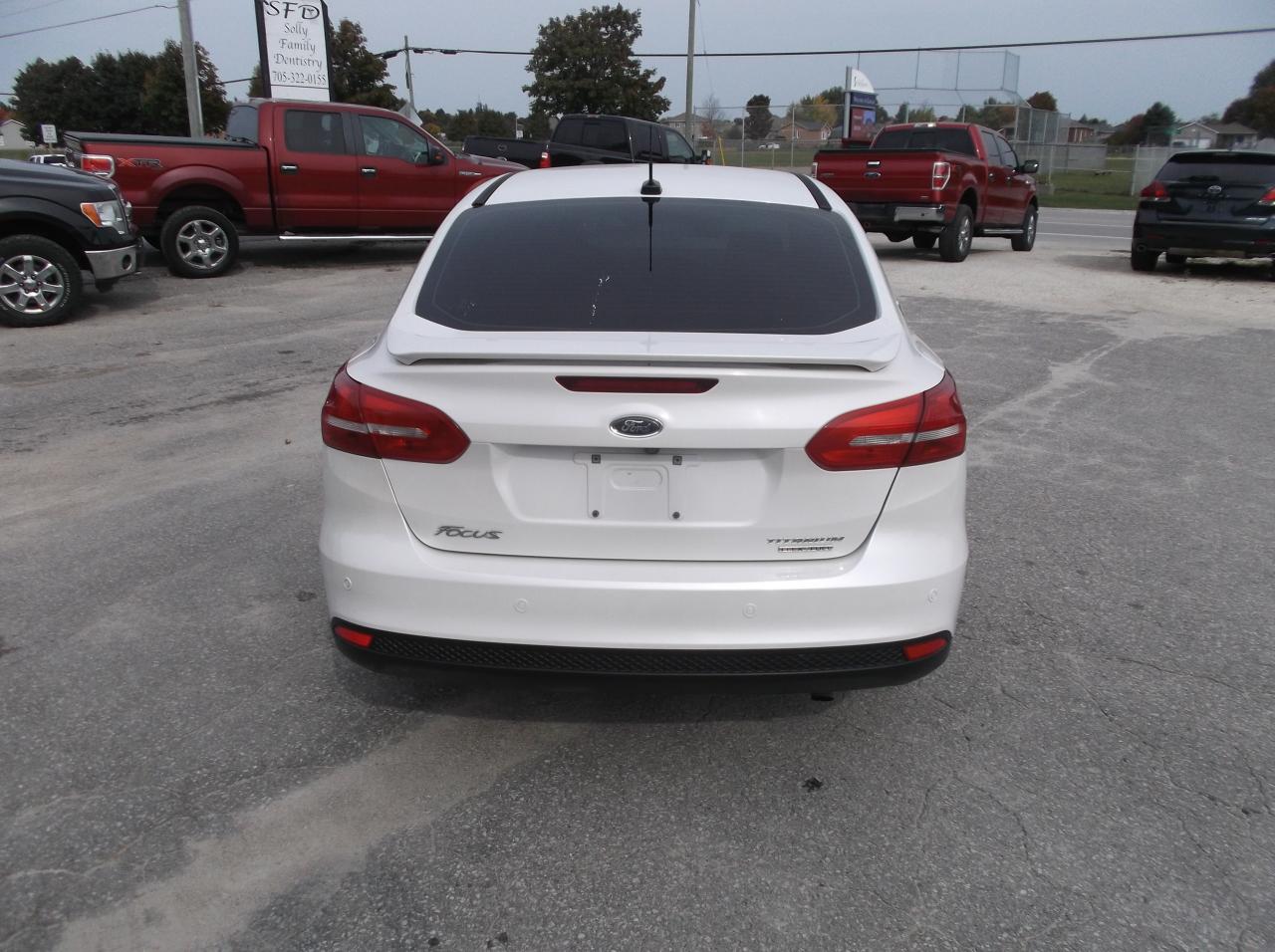 2015 Ford Focus Titanium - Photo #4