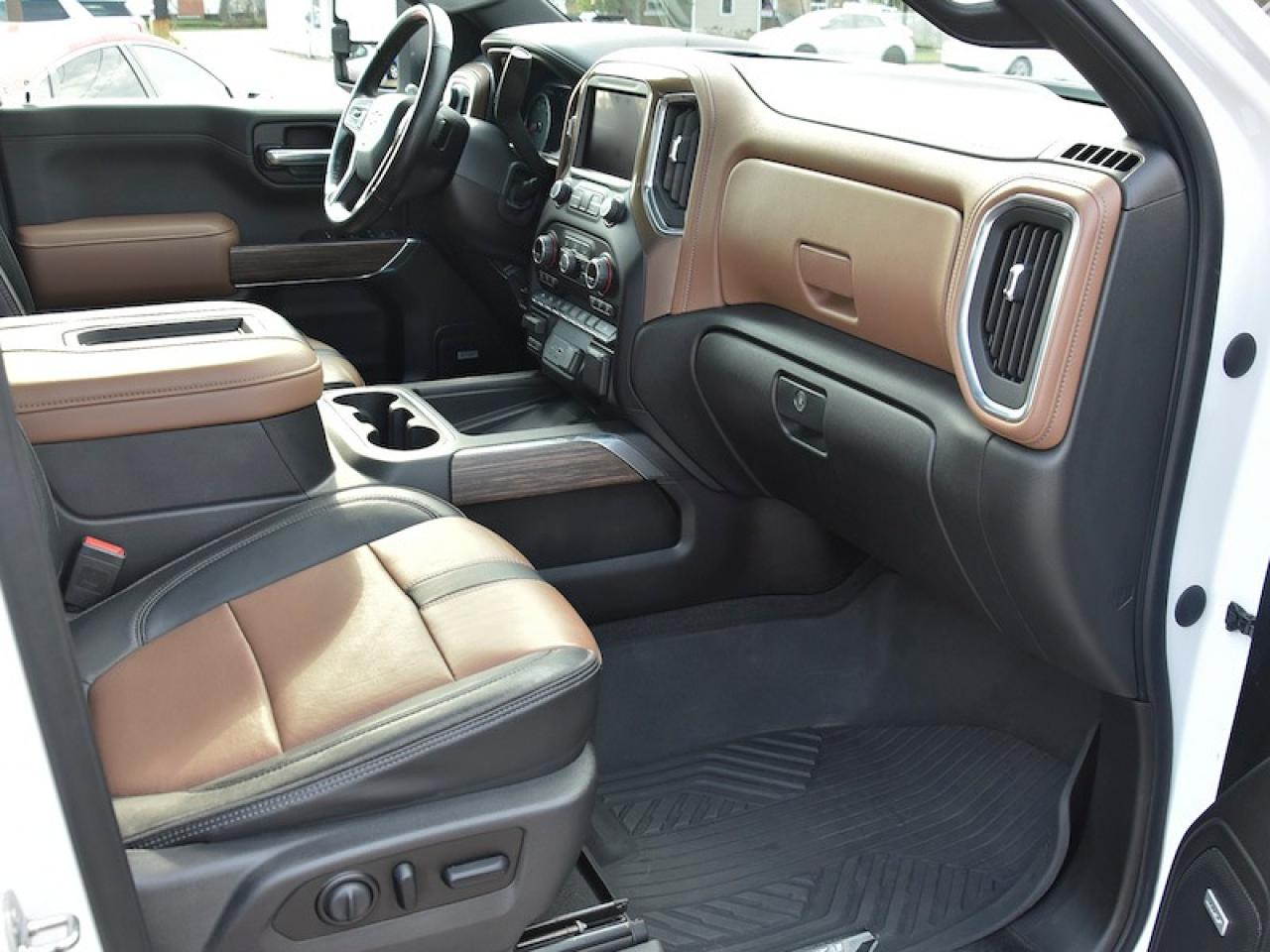 2021 Chevrolet Silverado 1500 4WD Crew Cab 147" High Country - Photo #7