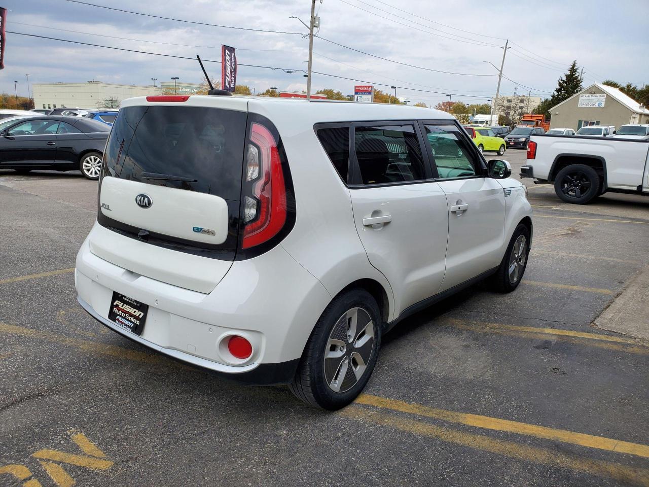 2017 Kia Soul EV EV-NAVIGATION-LEATHER-HEATED SEATS-BLUETOOTH - Photo #5