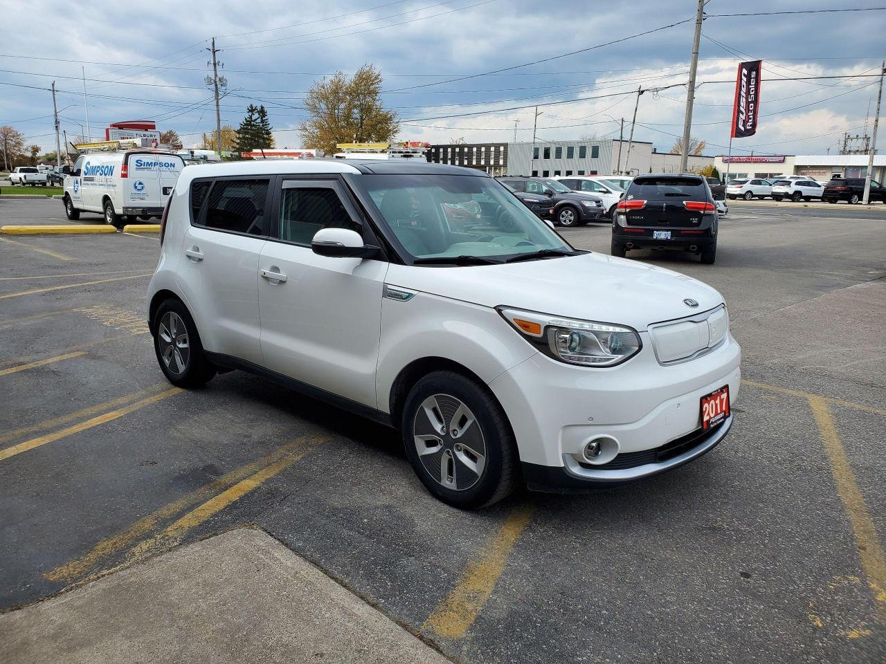 2017 Kia Soul EV EV-NAVIGATION-LEATHER-HEATED SEATS-BLUETOOTH - Photo #6