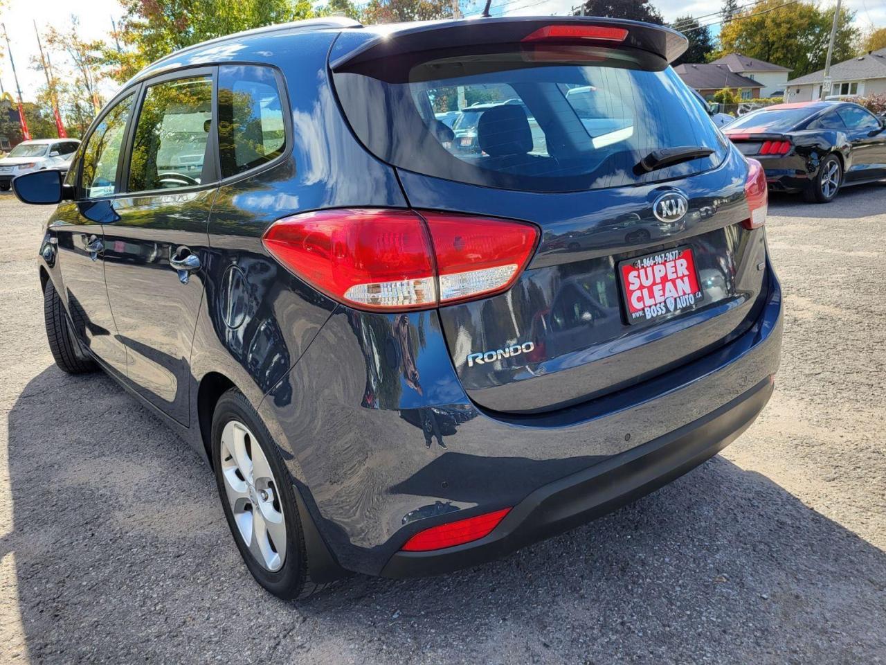 2014 Kia Rondo LX Photo2