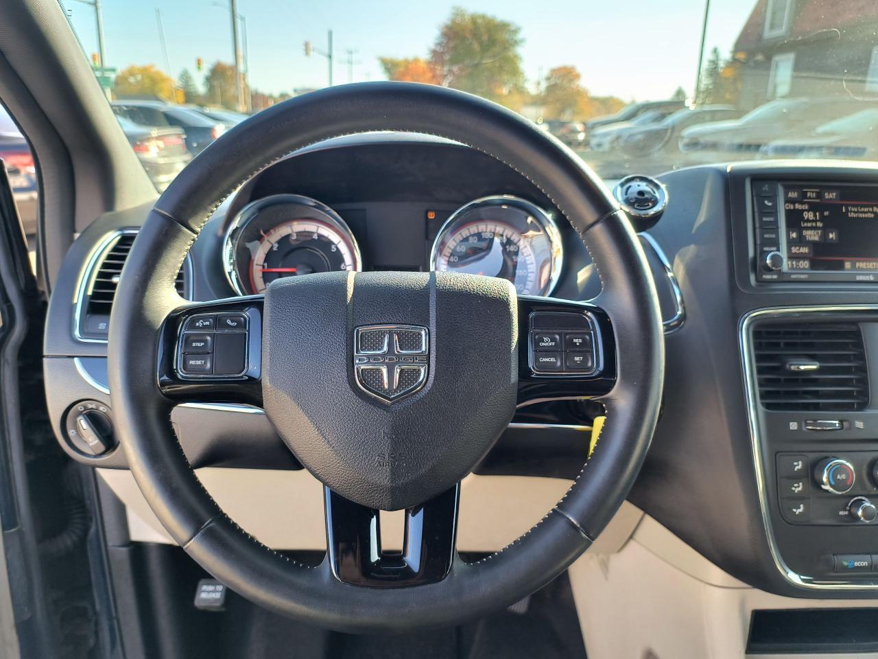 2017 Dodge Grand Caravan SXT Premium Plus Photo38