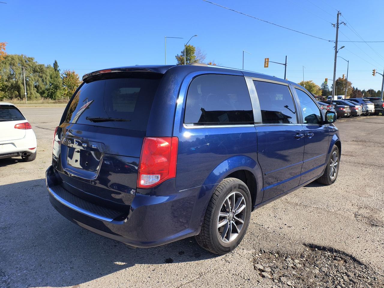 2017 Dodge Grand Caravan SXT Premium Plus Photo25