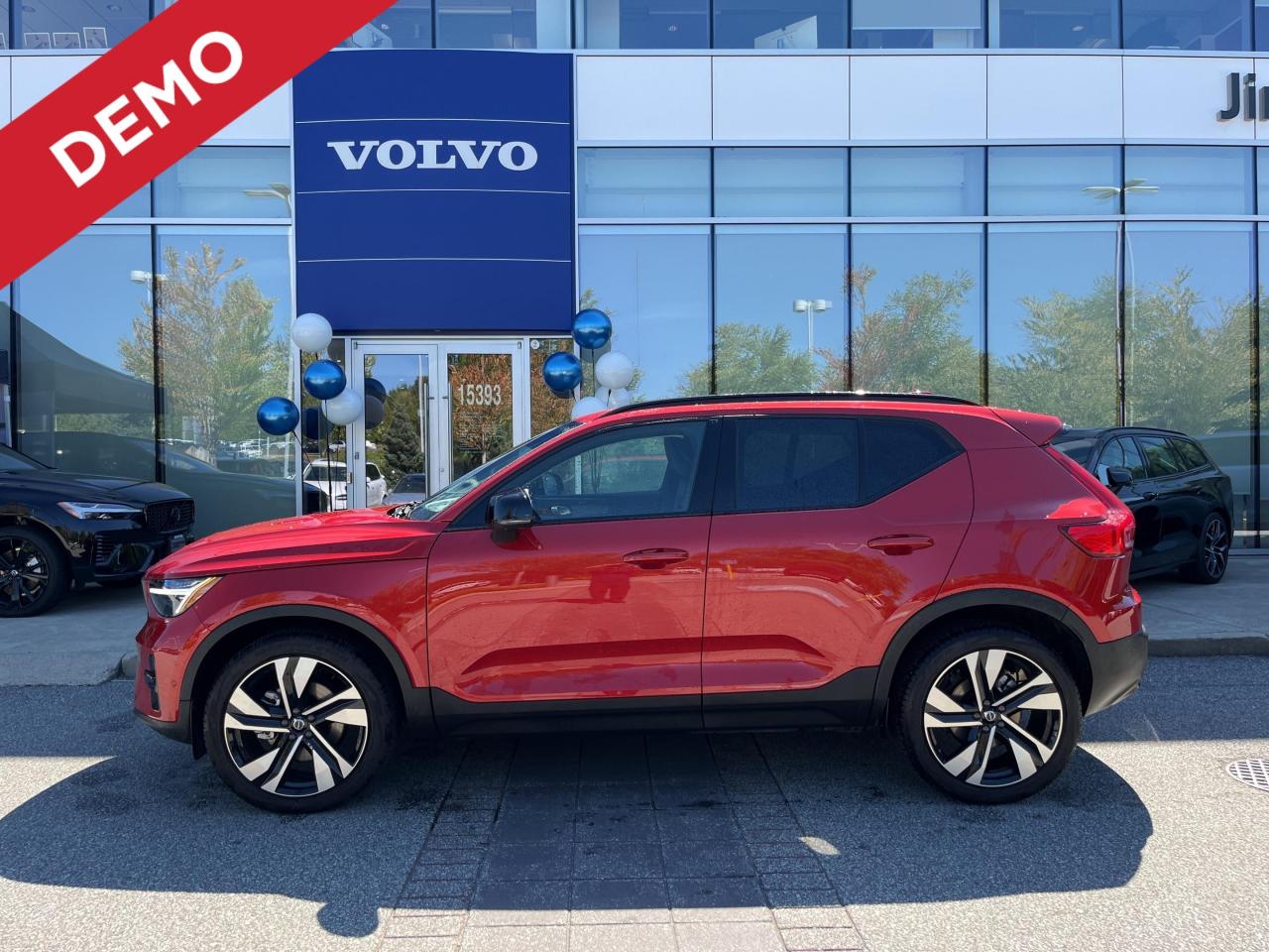 New 2024 Volvo XC40 B5 AWD Plus Dark Theme for sale in Surrey, BC