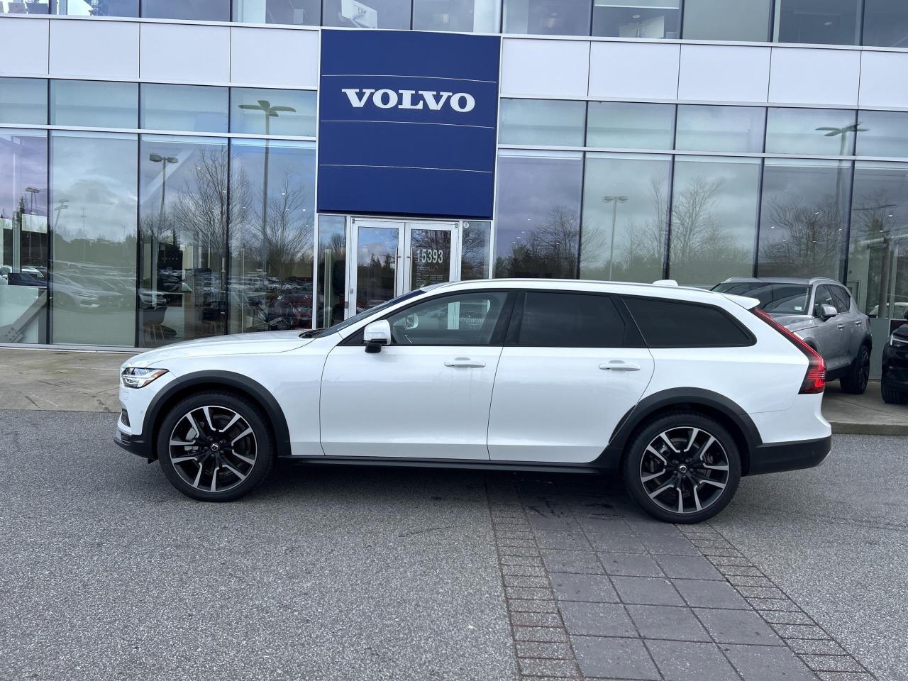 New 2024 Volvo V90 Cross Country B6 AWD Ultimate for sale in Surrey, BC