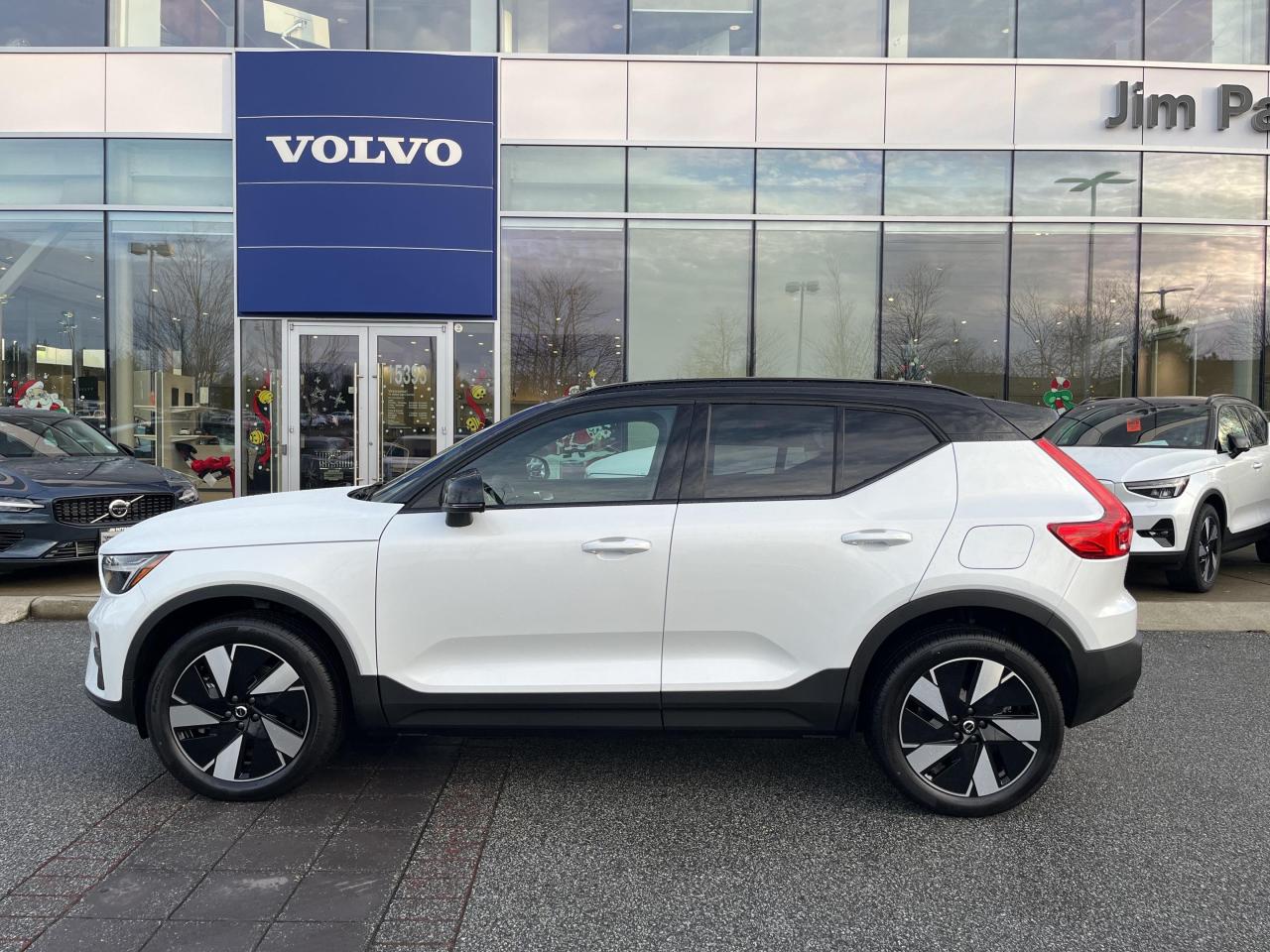 New 2024 Volvo XC40 Recharge Pure Electric Twin eAWD Core for sale in Surrey, BC