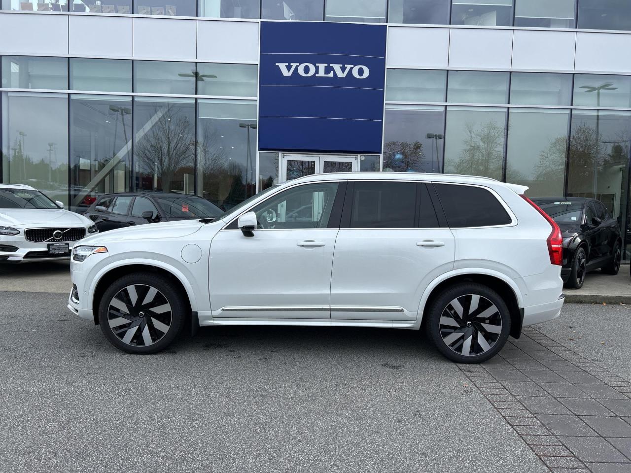 New 2025 Volvo XC90 Plug-In Hybrid T8 AWD Ultra Bright Theme for sale in Surrey, BC