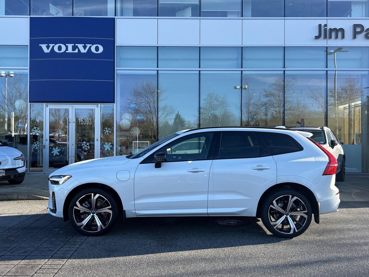 New 2025 Volvo XC60 Plug-In Hybrid T8 AWD Ultra Dark Theme for sale in Surrey, BC