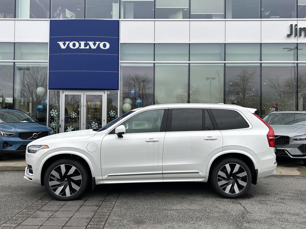 New 2025 Volvo XC90 Plug-In Hybrid T8 AWD Ultra Bright Theme 7-Seater for sale in Surrey, BC