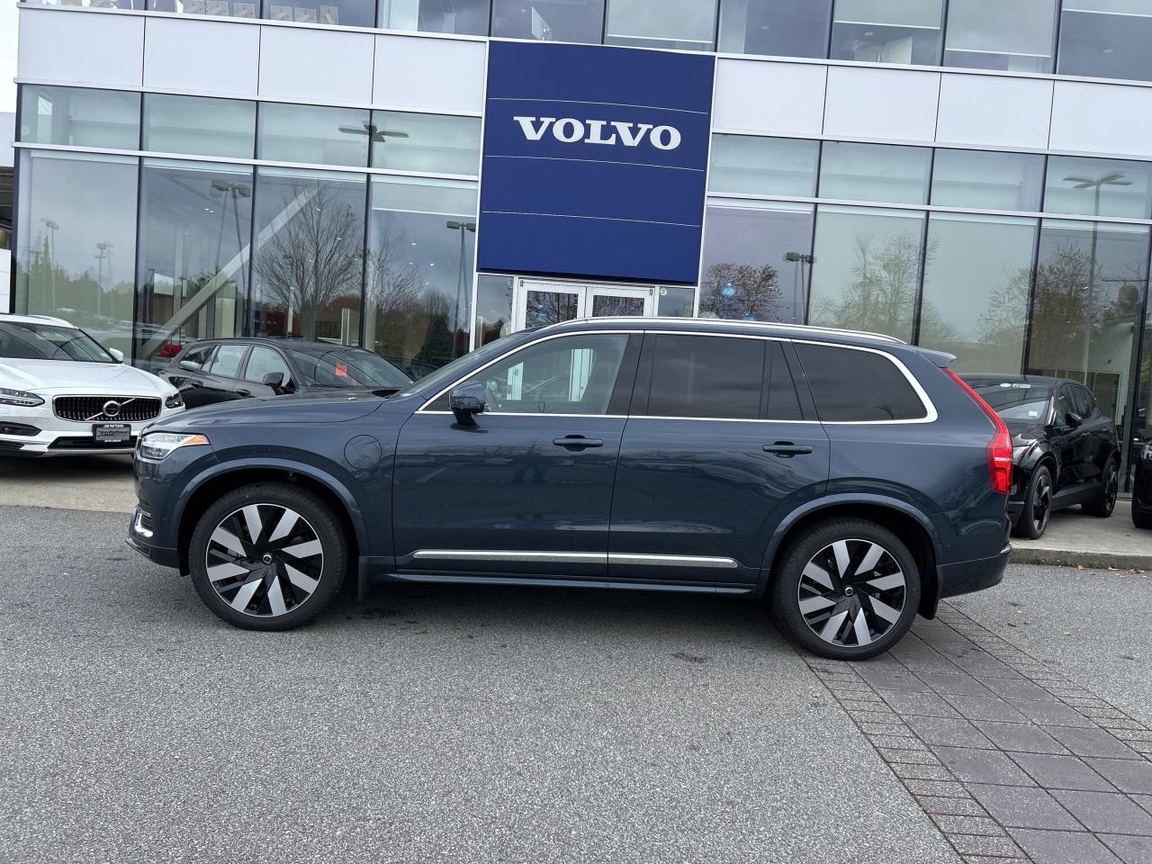 New 2025 Volvo XC90 Plug-In Hybrid T8 AWD Ultra Bright Theme 7-Seater for sale in Surrey, BC